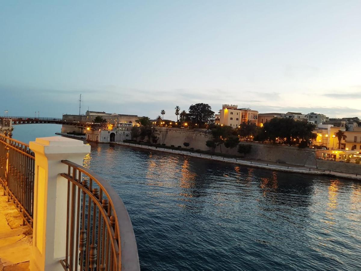 Philos - Appartements & Rooms Taranto Exterior photo