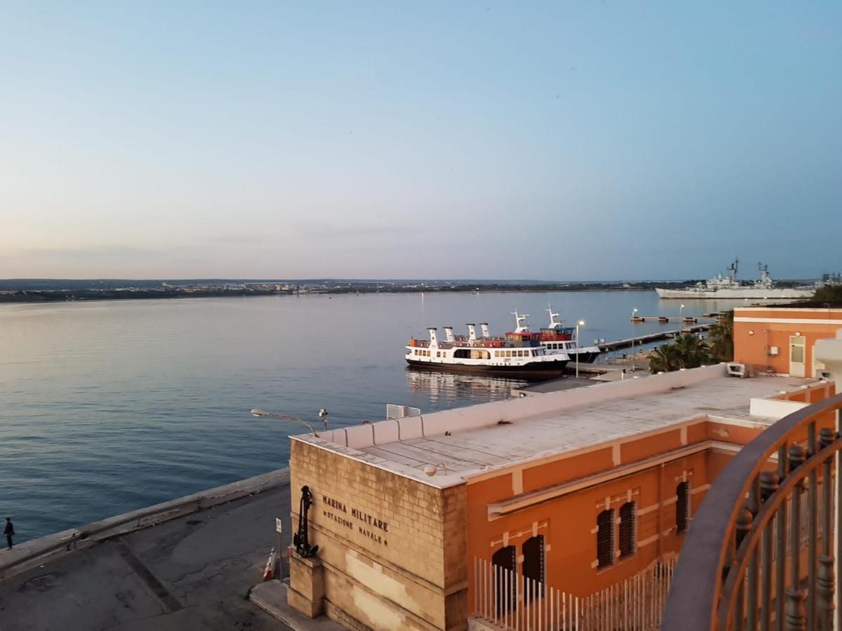 Philos - Appartements & Rooms Taranto Exterior photo